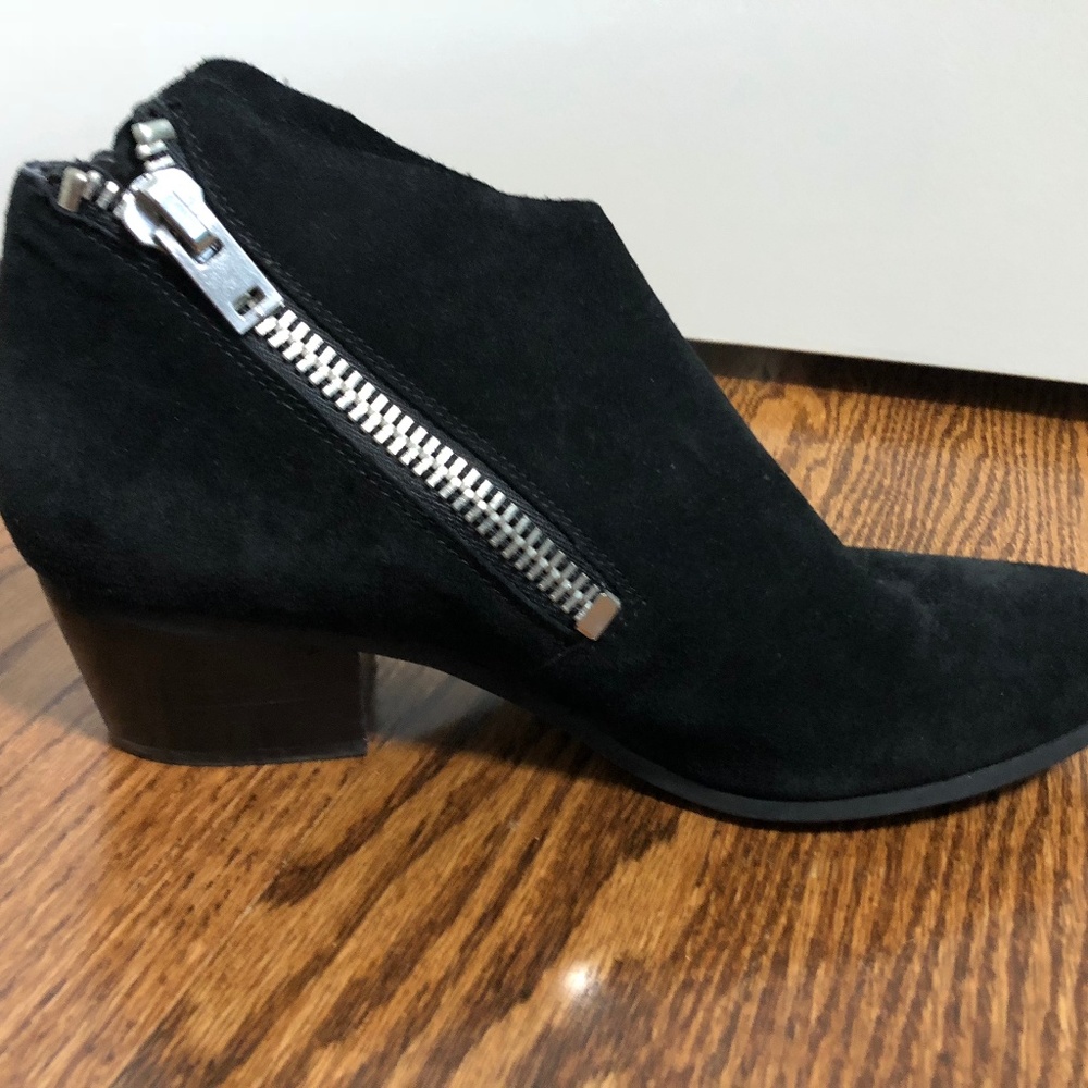 JILDOR black suede zipper booties
